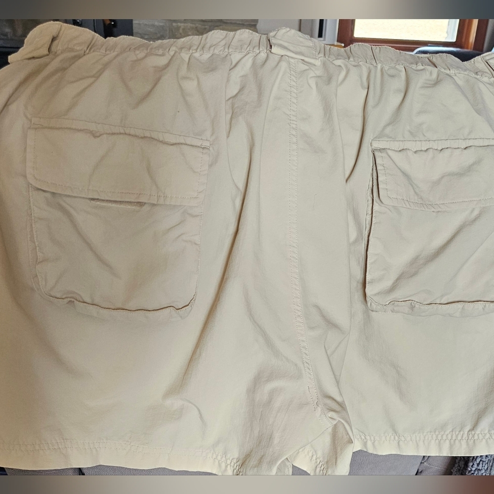 Cabela's Men's Cargo Shorts in Light Khaki